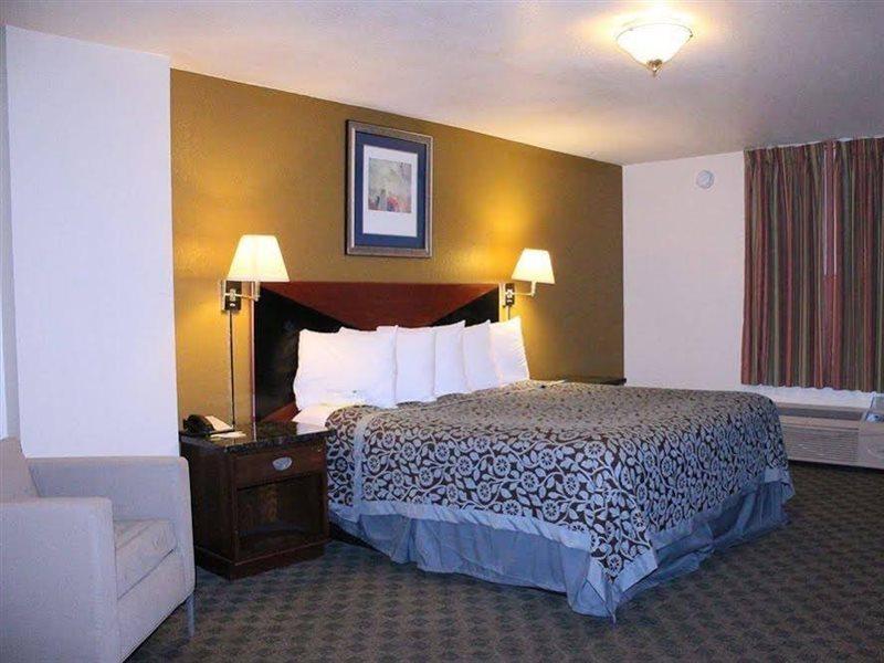 Rose City Inn & Suites Tyler Bagian luar foto