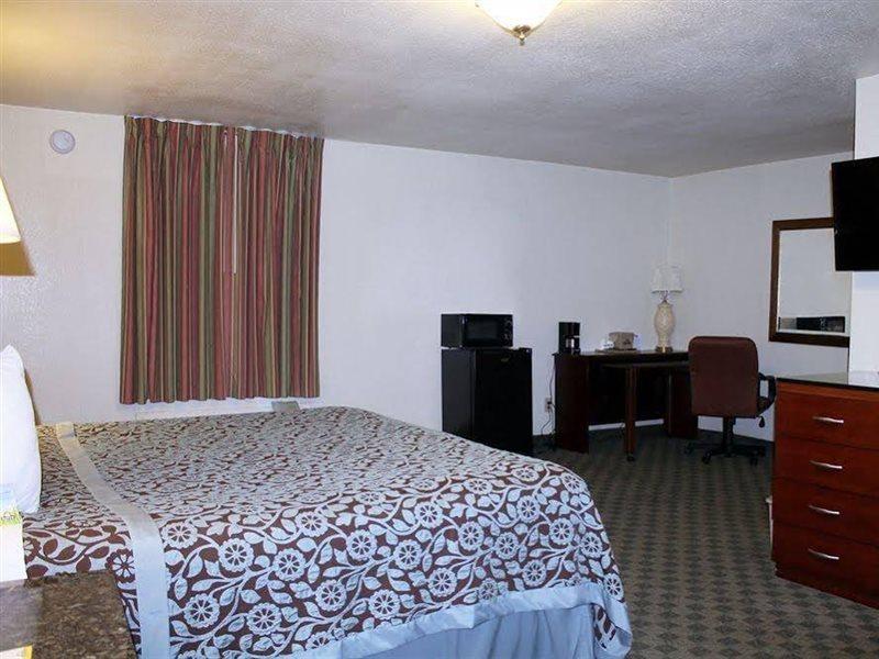 Rose City Inn & Suites Tyler Bagian luar foto