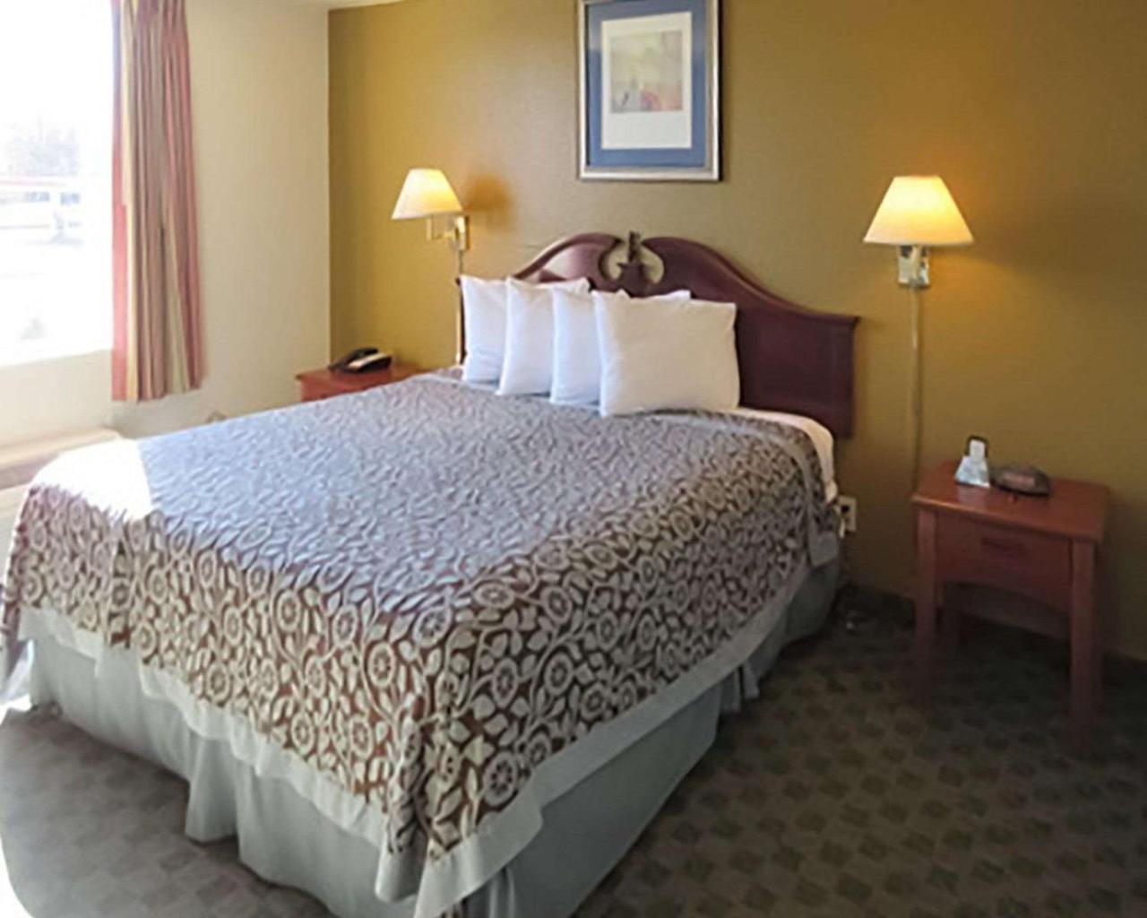 Rose City Inn & Suites Tyler Bagian luar foto