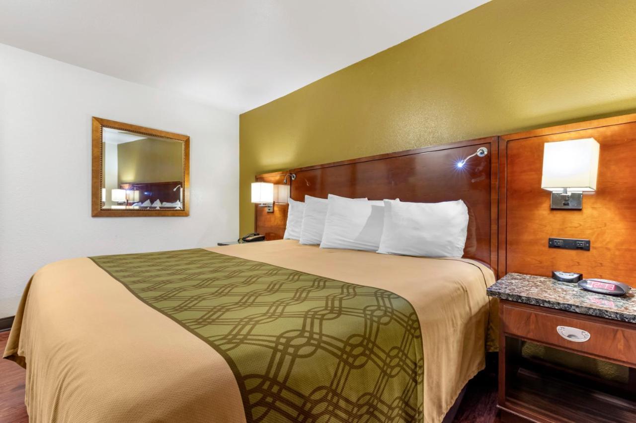 Rose City Inn & Suites Tyler Bagian luar foto