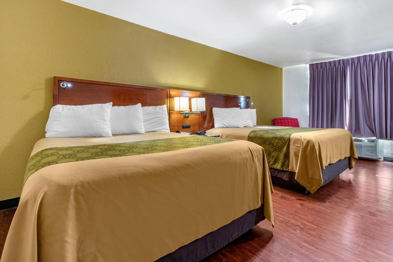 Rose City Inn & Suites Tyler Bagian luar foto