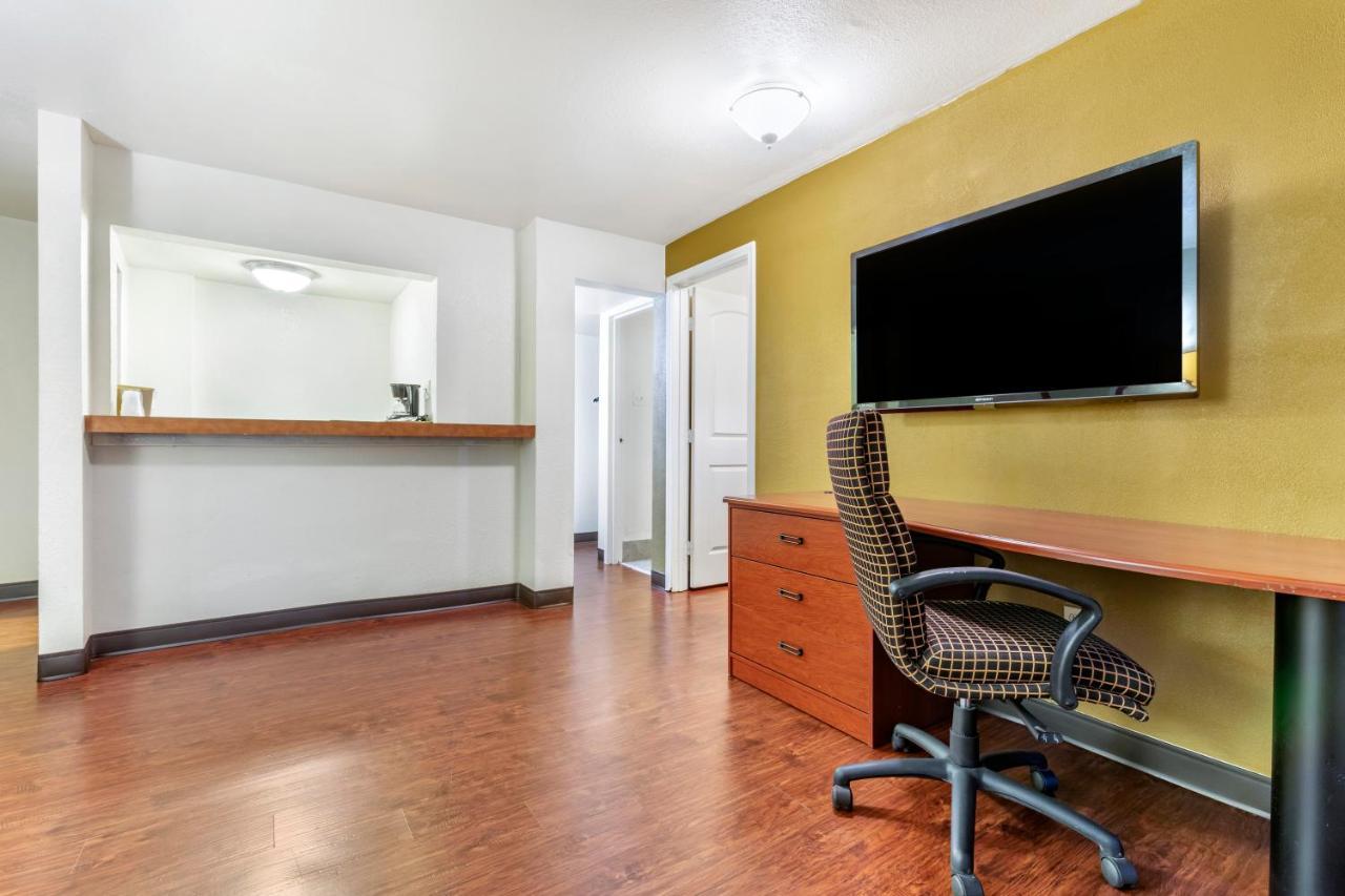 Rose City Inn & Suites Tyler Bagian luar foto