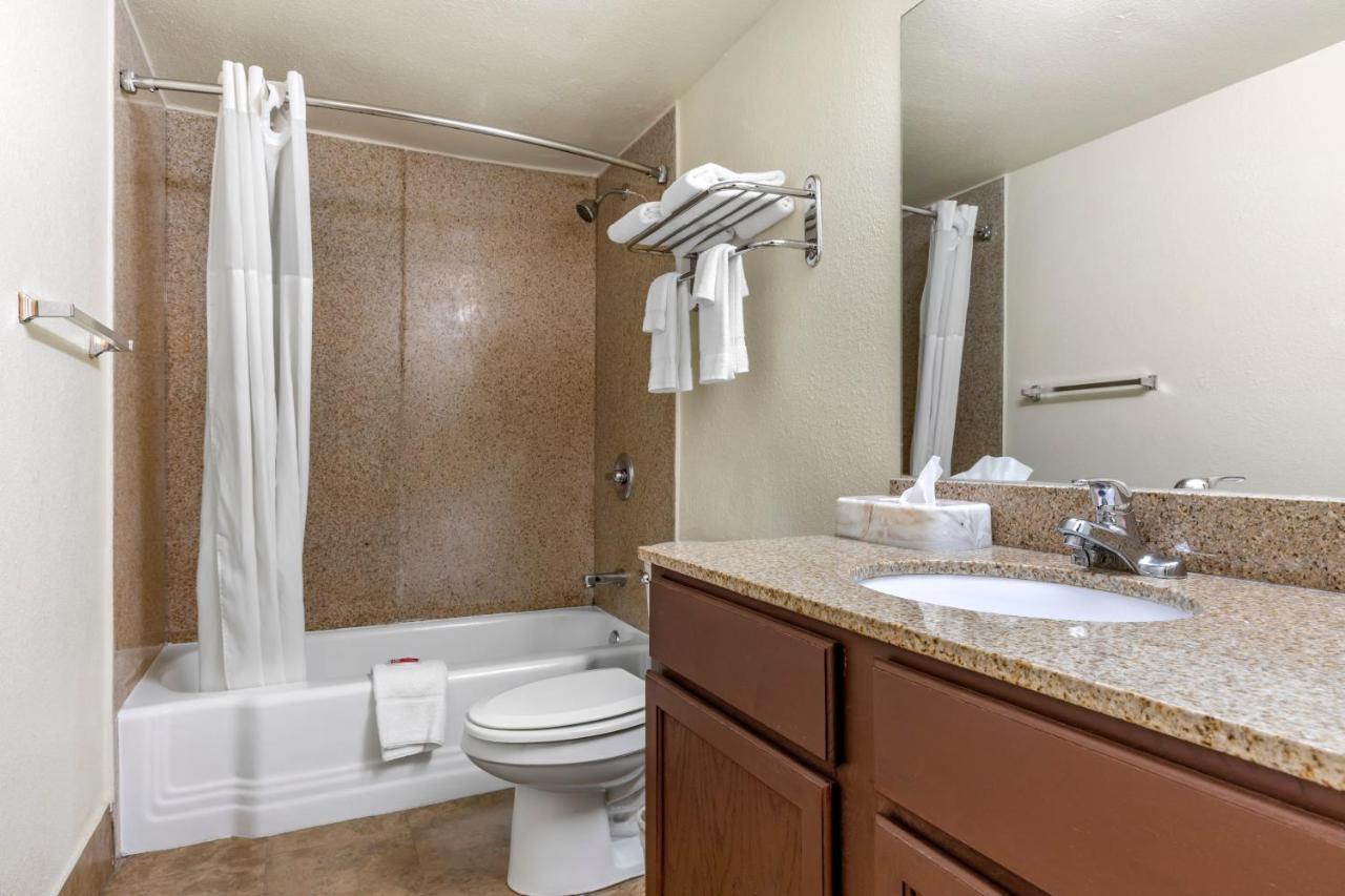 Rose City Inn & Suites Tyler Bagian luar foto